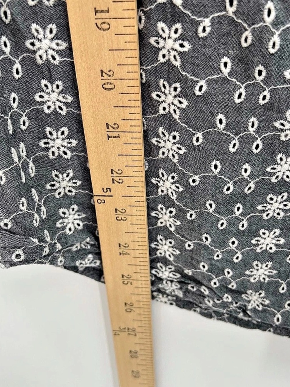 540 Chaps Floral Blouse in Gray & White Size Large - Picture 6 of 7